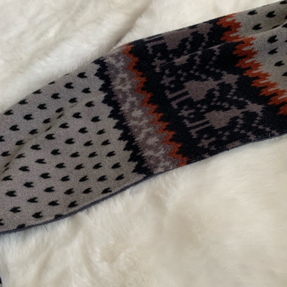 Gray scarf - Picture 10 of 11